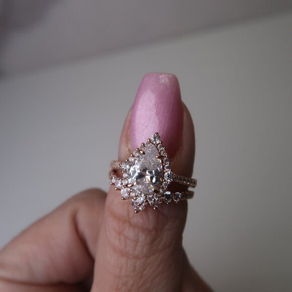 Jewelry - Elegant Rose Gold 2.2 Carat Halo Pear Cut Set - 18K Rose 925